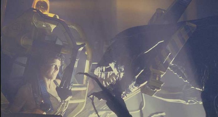 Sigourney Weaver in ALIENS (1986) Publicity Still