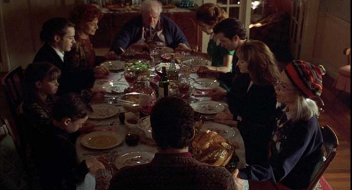 Charles Durning, Cynthia Stevenson, Dylan McDermott, Holly Hunter, Geraldine Chaplin, Steve Guttenberg, Zack Duhame, Robert Downey Jr., and Anne Bancroft in Home for the Holidays (1995)