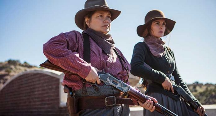 Merritt Wever and Michelle Dockery in Godless (2017)