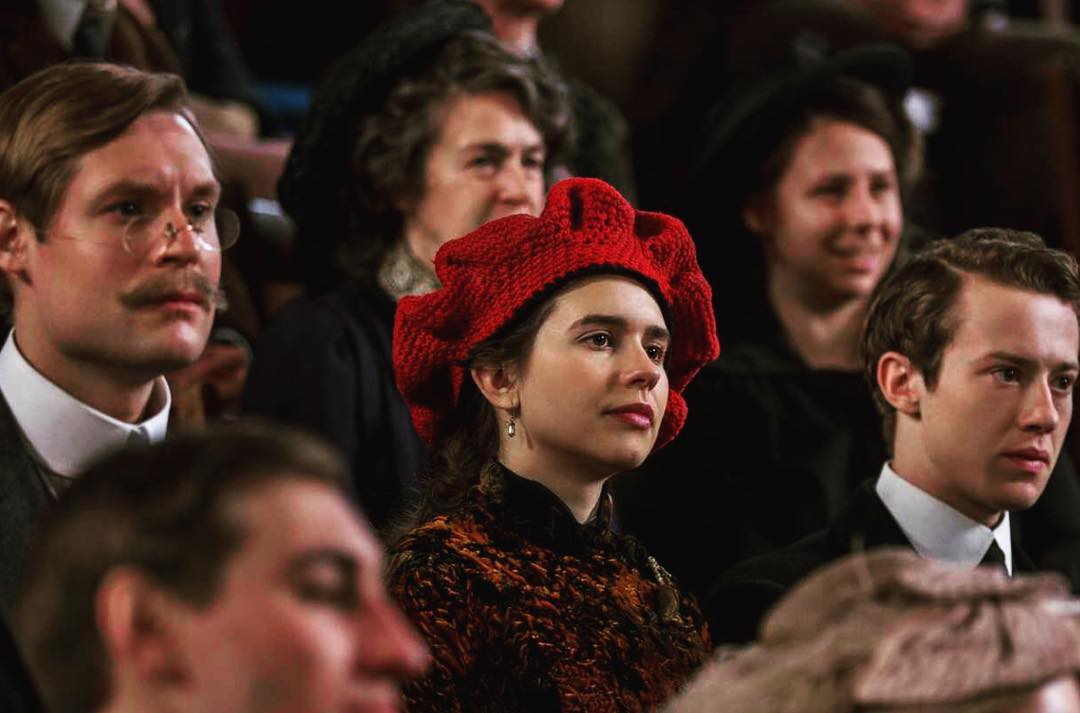 Still of Philippa Coulthard and Joseph Quinn in Howards End