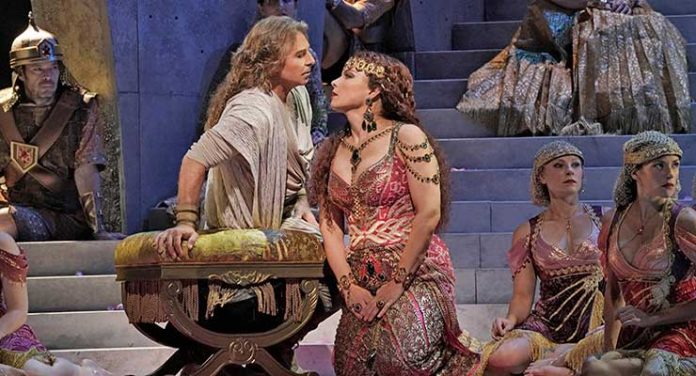 Roberto Alagna as Samson and Elīna Garanča as Dalila in Saint-Saëns's 