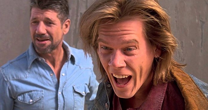 Kevin Bacon and Fred Ward in Tremors (1990)