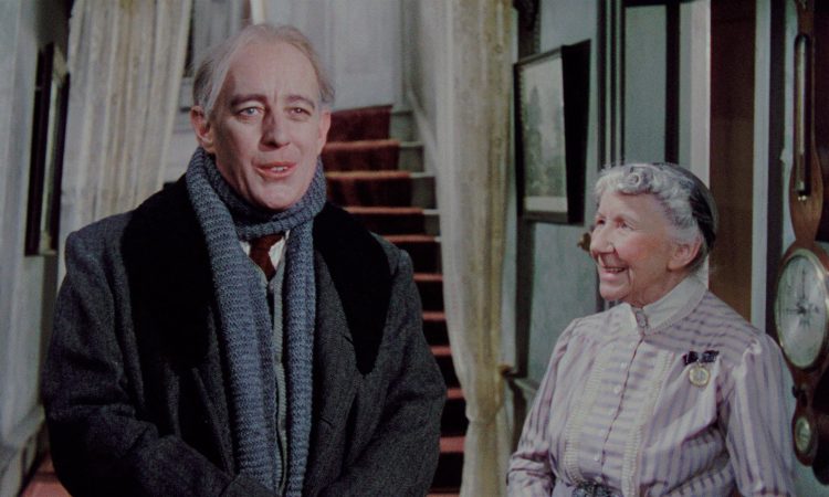 Alec Guinness and Katie Johnson in The Ladykillers (1955)