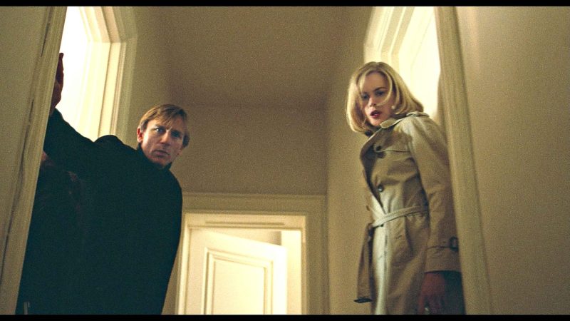 Nicole Kidman and Daniel Craig in The Invasion (2007)