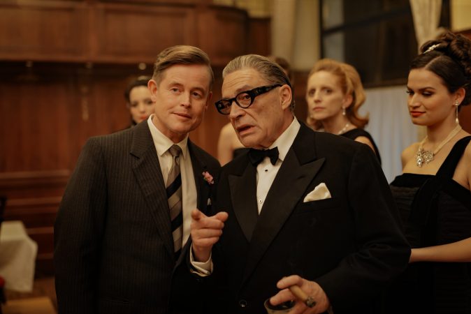 MARIA. (L to R) Caspar Phillipson as JFK and Haluk Bilginer as Aristotle Onassis in Maria. Cr. Pablo Larraín/Netflix © 2024.