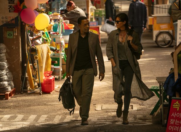 The Old Guard 2 (L-R) Chiwetel Ejiofor as Copley and Charlize Theron as Andy in The Old Guard 2. Cr. Eli Joshua Ade/Netflix © 2025