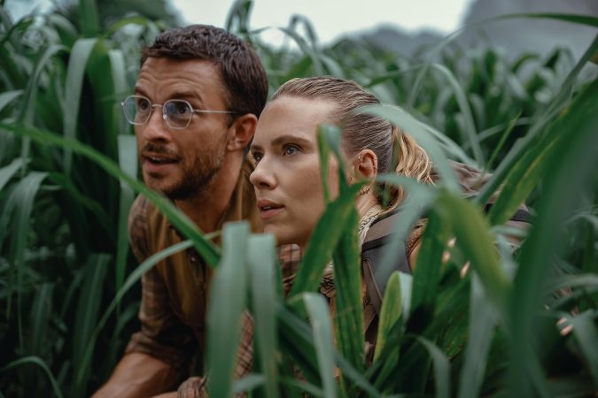 Jonathan Bailey and Scarlett Johansson in Jurassic World: Rebirth (2025)