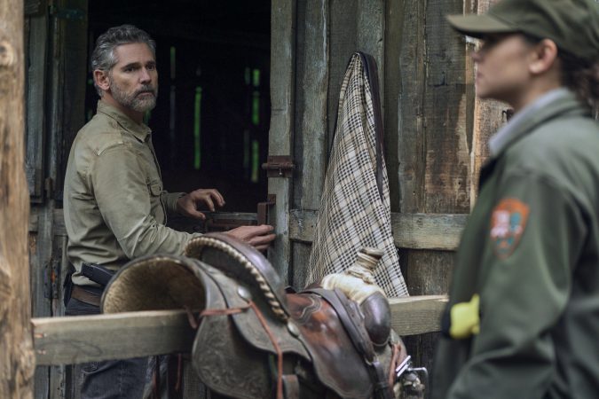 Untamed. (L to R) Eric Bana as Kyle Turner, Lily Santiago as Naya Vasquez in episode 101 of Untamed. Cr. Ricardo Hubbs/Netflix © 2025