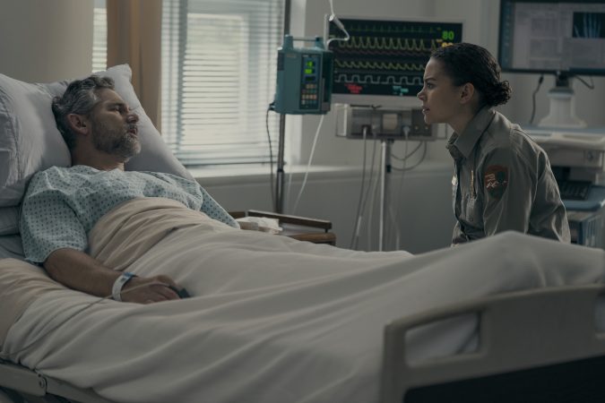 Untamed. (L to R) Eric Bana as Kyle Turner, Lily Santiago as Naya Vasquez in episode 106 of Untamed. Cr. Ricardo Hubbs/Netflix © 2025