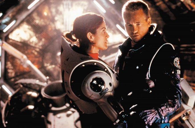 Carrie-Anne Moss and Val Kilmer in Red Planet (2000)